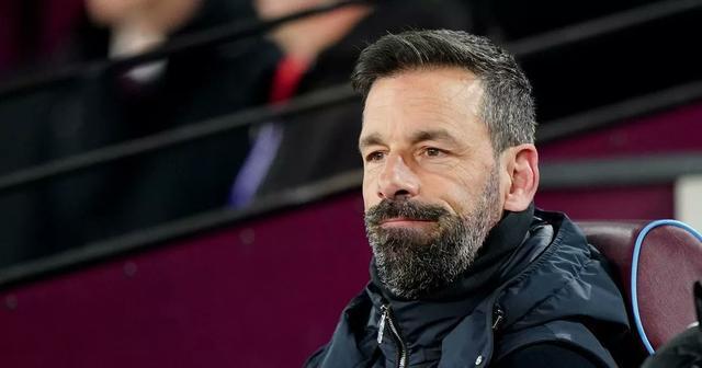 开云体育在线-记者：范尼斯特鲁伊可能重返荷甲并接手特温特