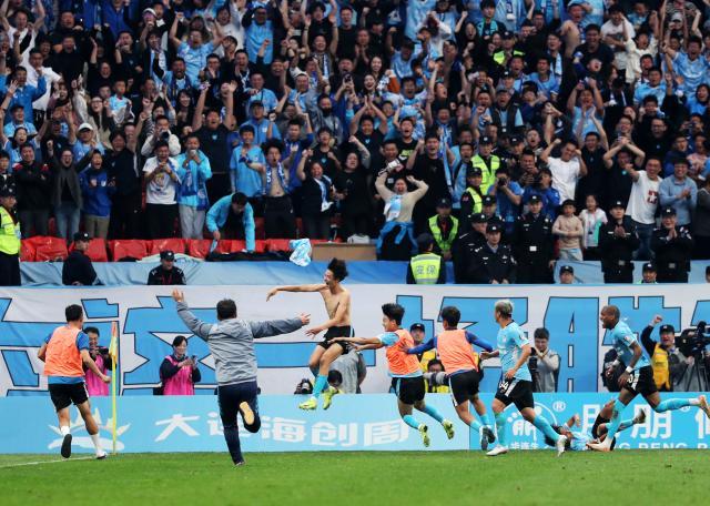 1731249564464033419.jpg (体育)(11)足球——中甲:大连英博胜上海嘉定汇龙XxjpseC007372_20241103_PEPFN0A001.jpg