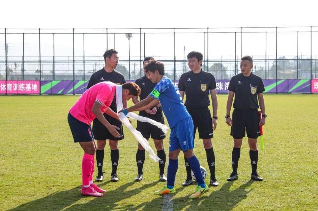 开云体育官网-藏族球员组成的甘南九二联：足球让各民族抱在一起